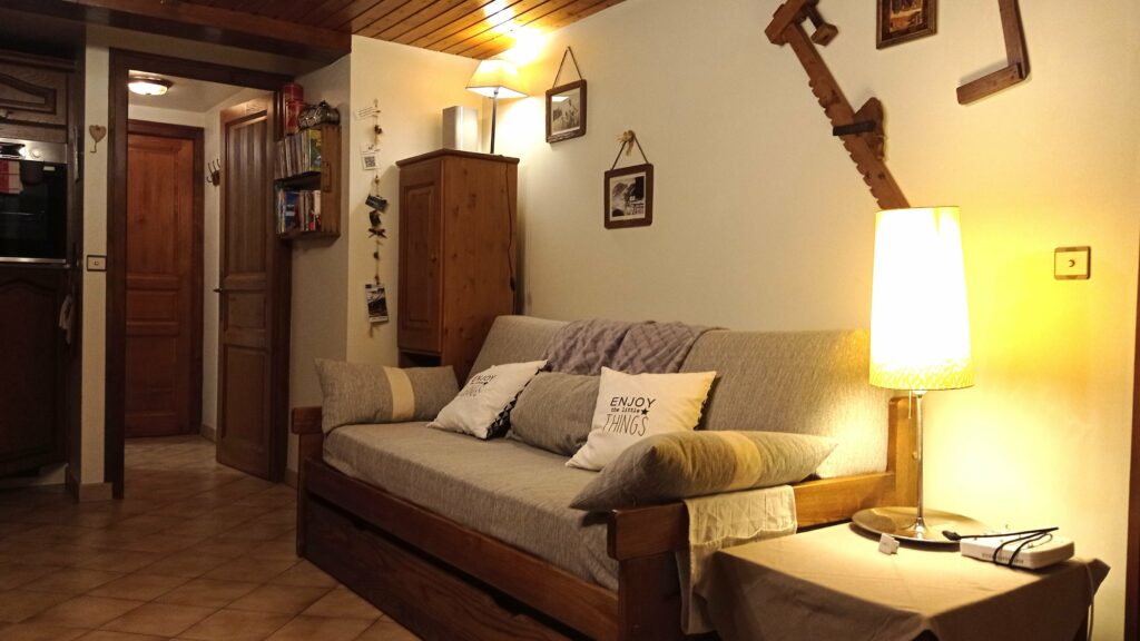 LES PERVENCHES, GITE 2/4 PERSONNES AVEC VASTE TERRASSE