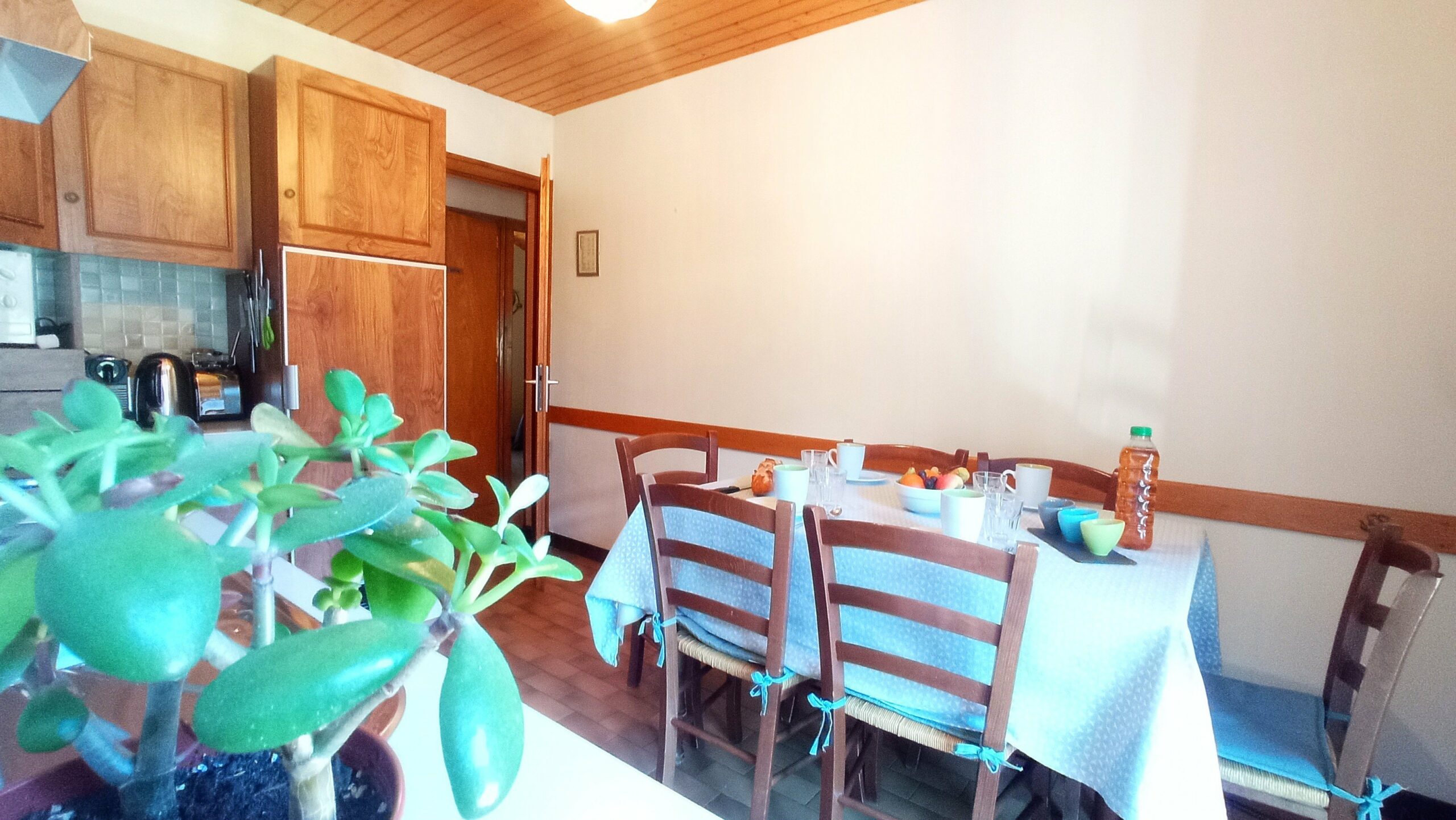 Accès au balcon depuis cuisine